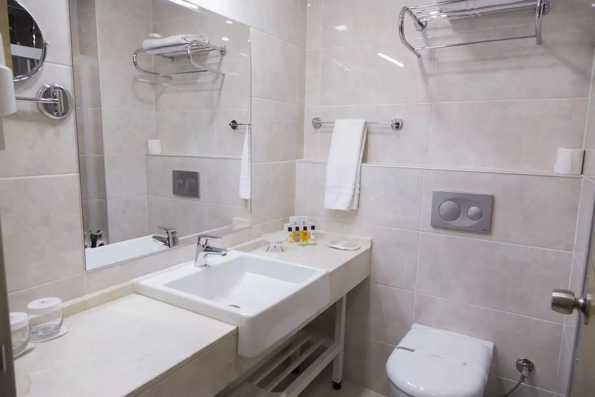 grand itimat denizli hotel bath (Copy).jpg